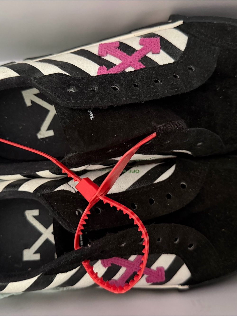 Off-White Kids Black & White Sneakers with Pink Arrow Accent